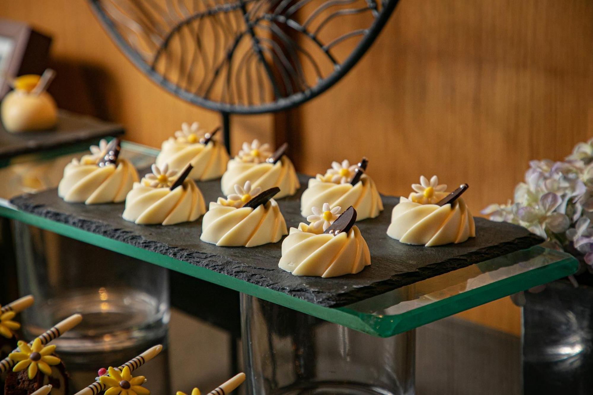Hilton Garden Inn Shenzhen Bao'An Exterior foto