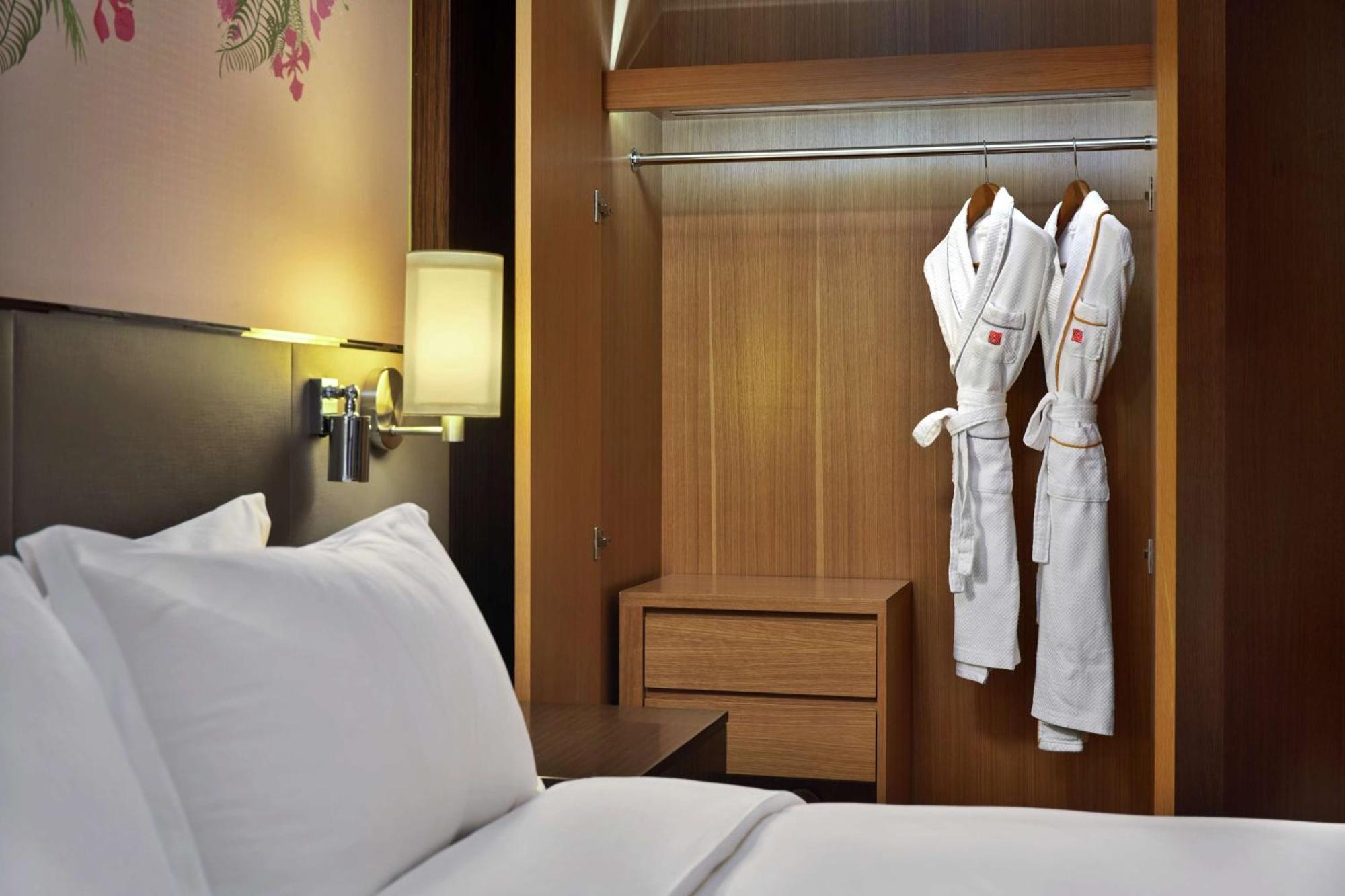 Hilton Garden Inn Shenzhen Bao'An Exterior foto